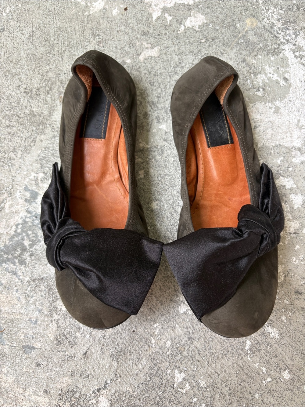 Lanvin Nubuck do olive with satin bow